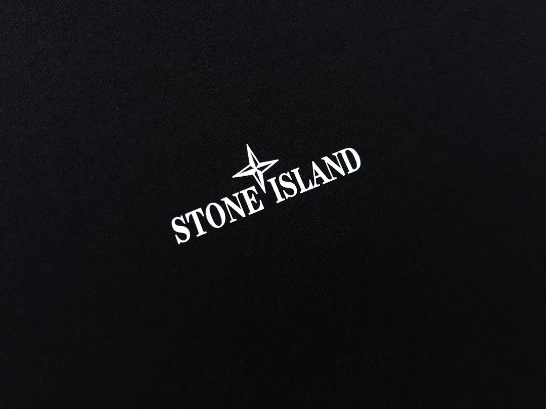 W661#P110💰 [Stone lsland/Stone Island summer patchwork logo printed short-sleeved T-shirt] ⚠️[Original creation with high control of details] - Made of 230g combed cotton 32-count double yarn, soft and comfortable to the touch, sweat-absorbent and breathable. - Simple, basic and versatile style, original single quality, the first choice for couples. - Made in a large factory, four needles and five threads on the shoulder, neat alignment, high quality workmanship. - Same style for men and women, very versatile One piece by hand, the details are clearly visible. Color: Black White Size: M L